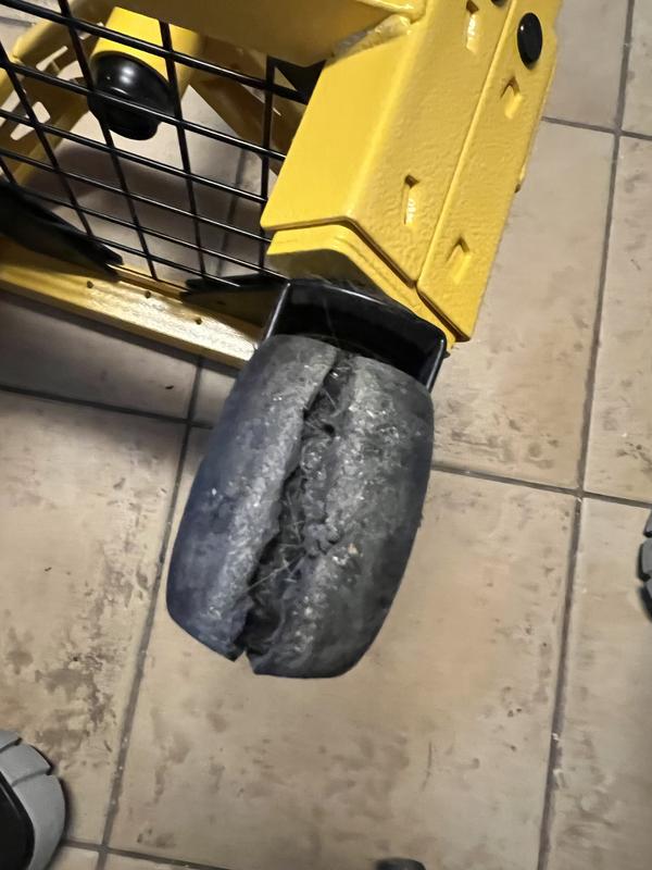 Dewalt rolling shop discount stool