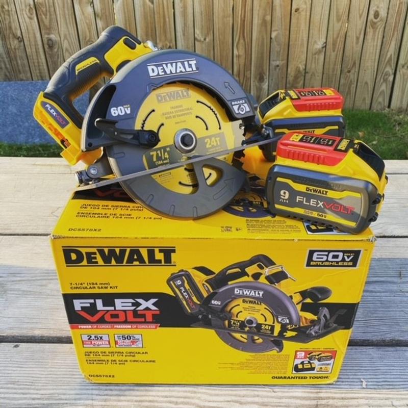 FLEXVOLT 60V MAX Brushless 7 1 4 in. Cordless Circular Saw with