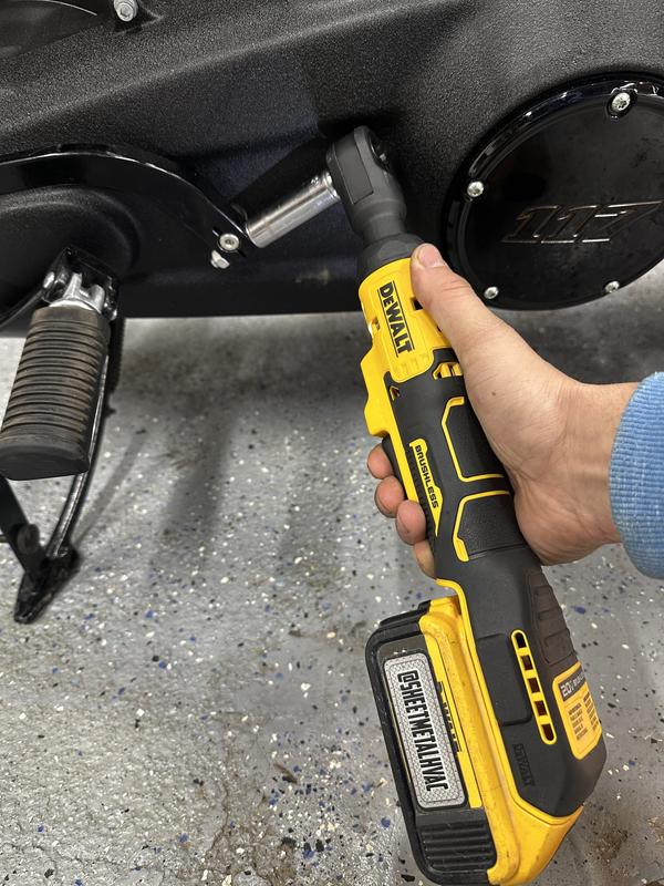 Dewalt battery deals impact ratchet