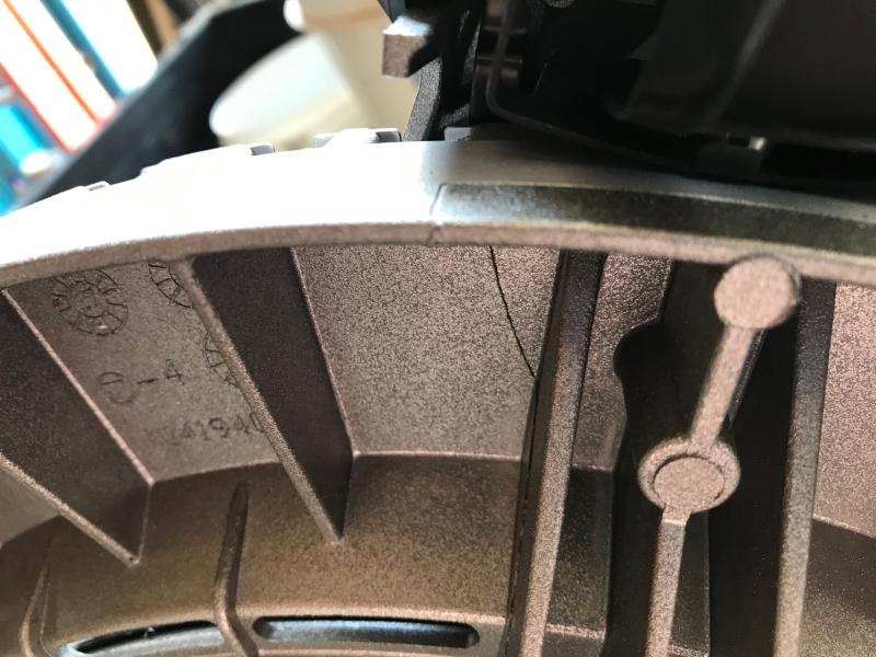 Nice saw but it has cracks !