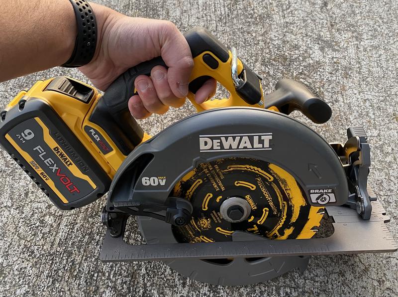 ▷ Sierra Circular Dewalt DCS578T2-B2