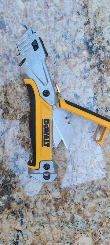 Space for 5 blades