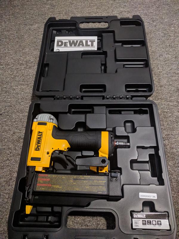  DEWALT Clavadora de pasadores, calibre 23, 2 pulgadas  (DWFP2350K) : Herramientas y Mejoras del Hogar