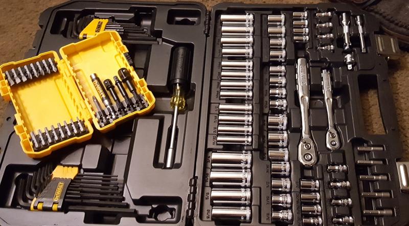 1 4 in 3 8 in Drive Mechanics Tools Set 108 pc DEWALT