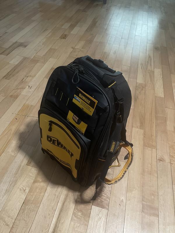 Ripley - MOCHILA PORTAHERRAMIENTA DEWALT DWST560101 CON RUEDAS 46 BOLSILLOS