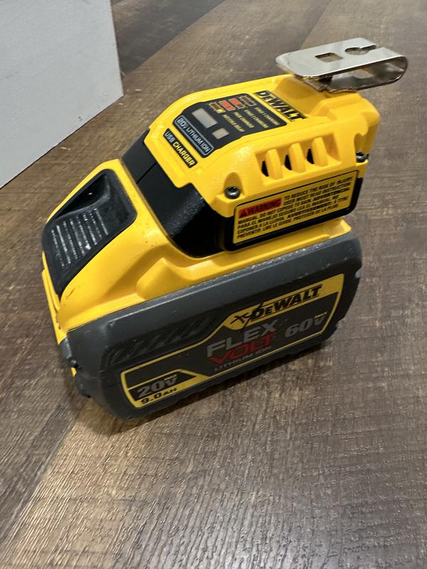 Cargador USB Dewalt DCB094K en Brikum