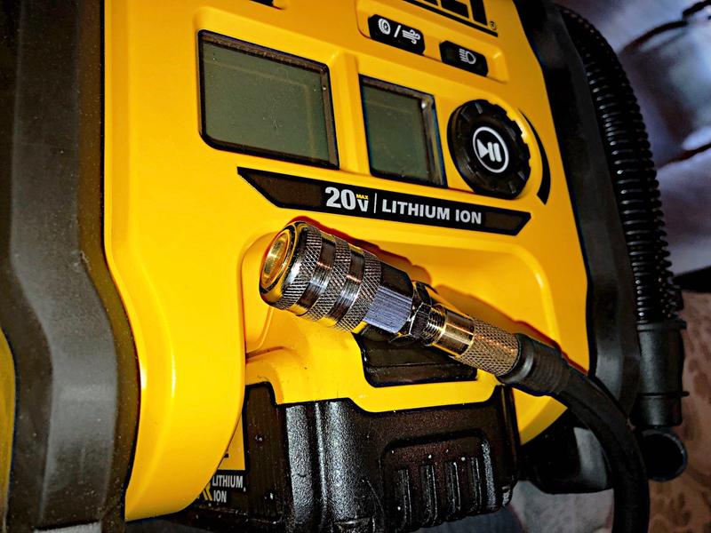 Gonfleur/dégonfleur à fil/sans fil au lithium-ion 20 V MAX DEWALT DCC020IB,  outil seulement