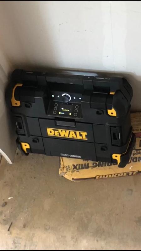 DeWALT® DWST17510 Bluetooth Radio and Charger