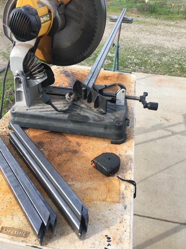 Chop saw deals machine dewalt