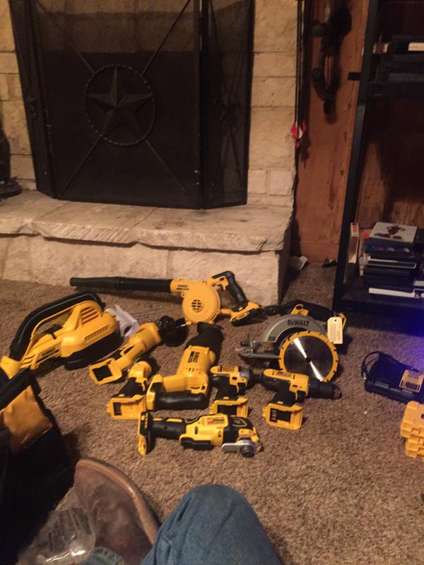 DEWALT 20V MAX Power Tool Combo Kit, 10-Tool Cordless Power Tool Set with 2  Batteries and Charger (DCK1020D2)