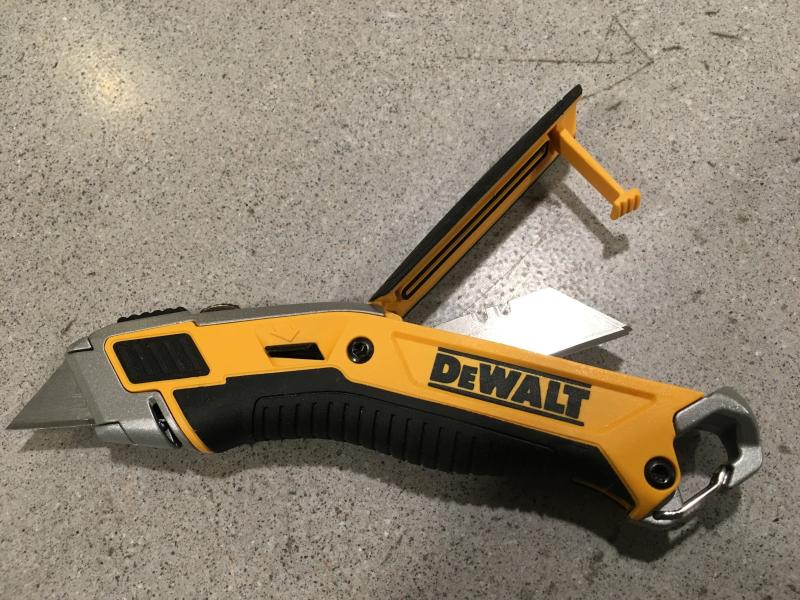 Dewalt Premium Utility Knife Blade Change Issues and Resolution