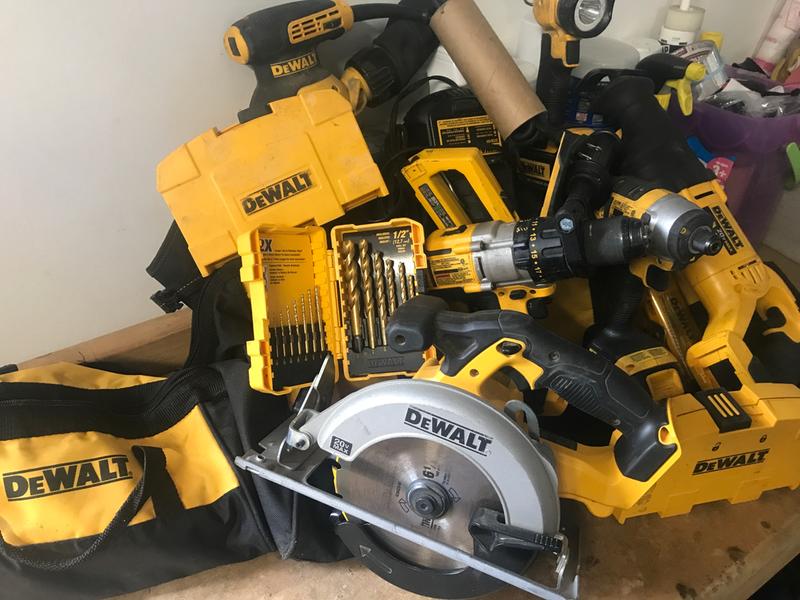 DEWALT SIERRA CIRCULAR SIN CEPILLO 20V MAX* XR® 7-1/4 CON POWER DETECT™  (solo herramienta) (DCS574B)