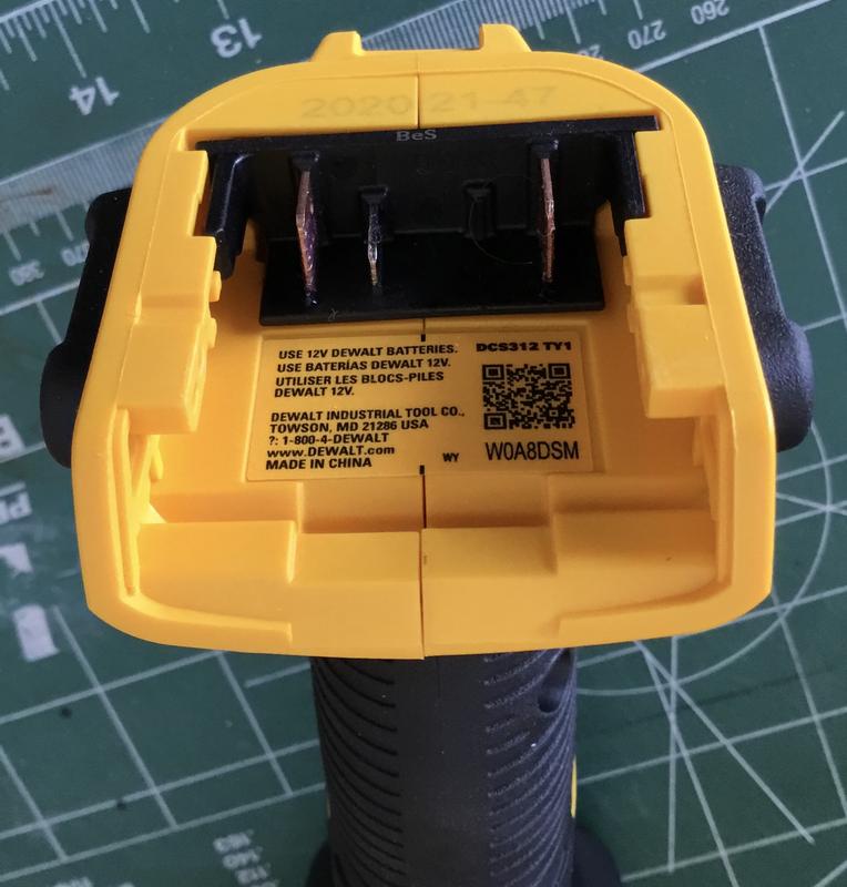 Saw- knife-edge battery connection