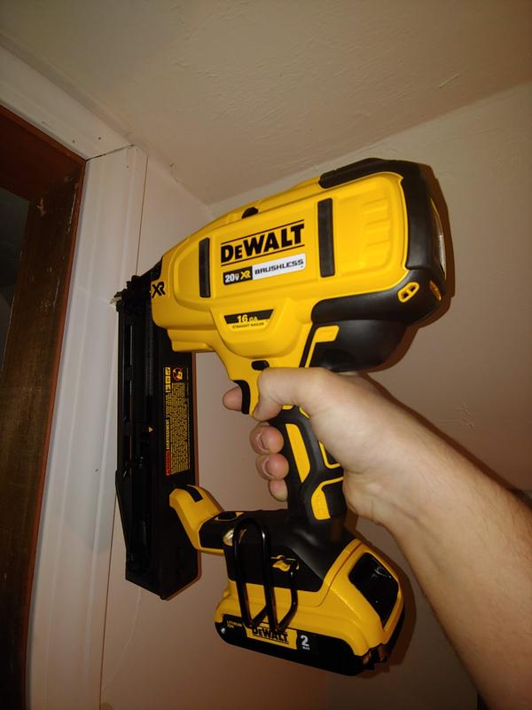 Dewalt dcn662d1 20v max xr 16 ga cordless straight finish best sale nailer kit