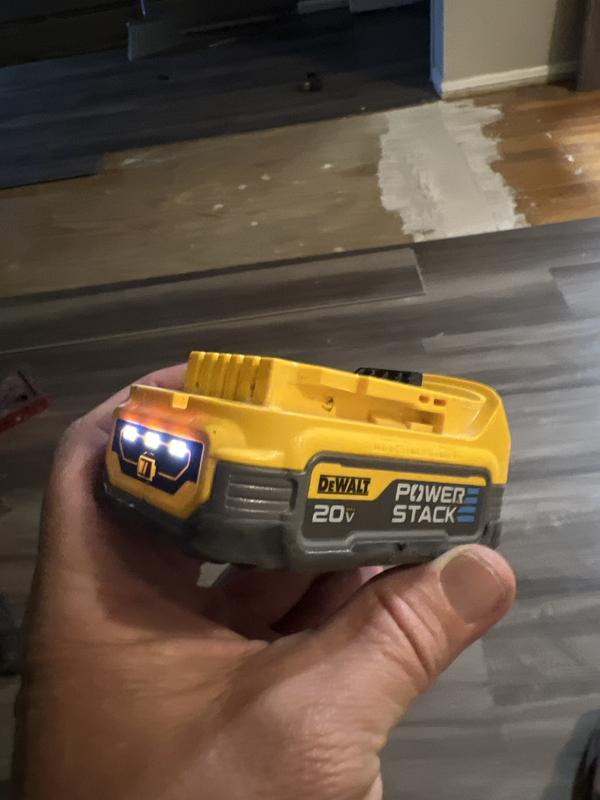 20V MAX* XR POWERSTACK™ Oil-Resistant Compact Battery | DEWALT