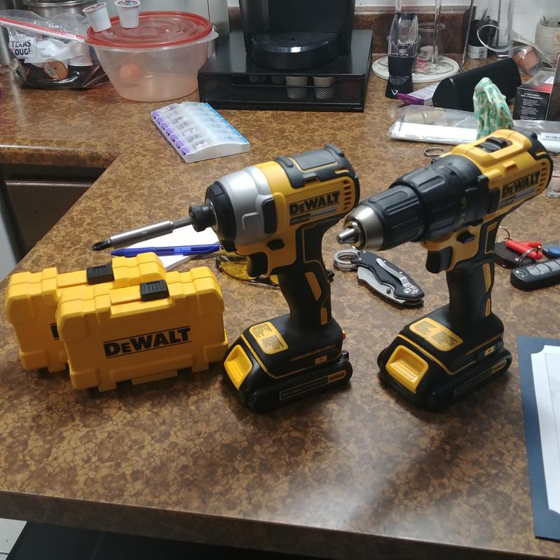 DEWALT DCK477D2 20V MAX Cordless Drill/Driver, Impact Driver, Circular Saw  & Work Light Combo Kit