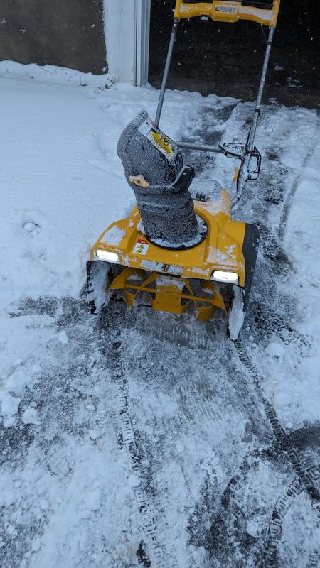 Ahead of the Winter Season, DEWALT® Enters the Snow Category with Its First Snow  Blower, the 21 In. 60V MAX* Single-Stage Snow Blower