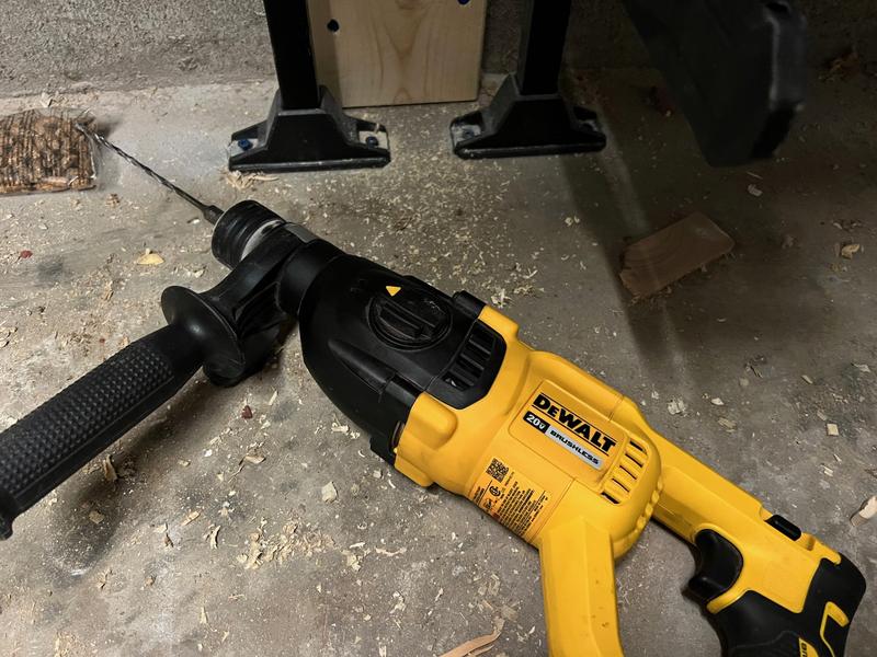 DeWalt DCH133M1 18v XR Brushless SDS+ Plus Hammer Drill inc 1x 4.0