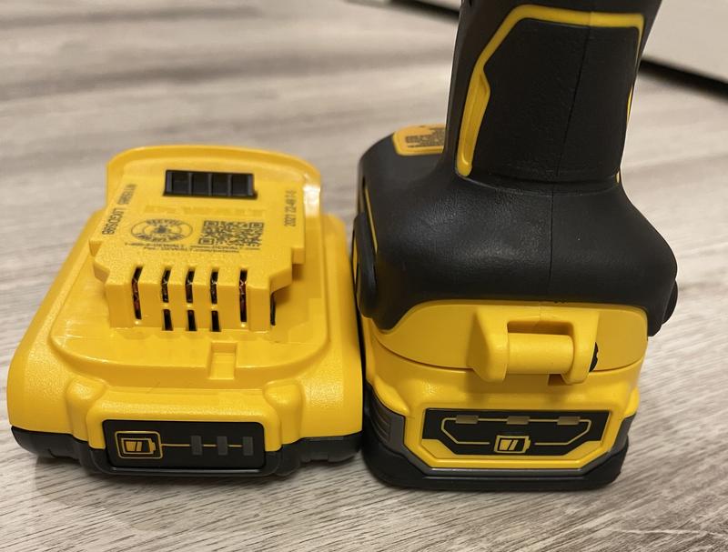 DEWALT POWERSTACK™ 20V MAX* Compact Battery Kit