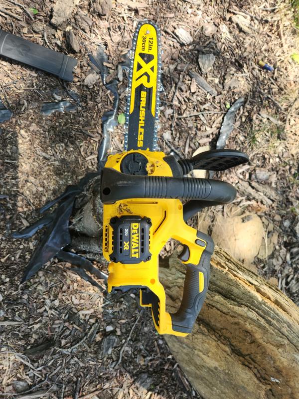  DEWALT Motosierra 20V MAX* XR, 12 pulgadas, solo herramienta  (DCCS620B) : Patio, Césped y Jardín