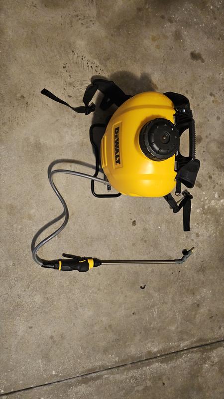 4 Gal. Internal Piston Pump Backpack Sprayer | DEWALT