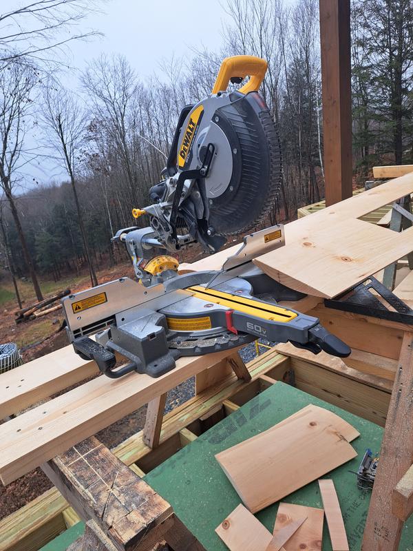  Dewalt DCS781X1 60V MAX Kit de sierra de inglete deslizante de  doble bisel sin escobillas de iones de litio de 12 pulgadas (9 Ah) :  Herramientas y Mejoras del Hogar