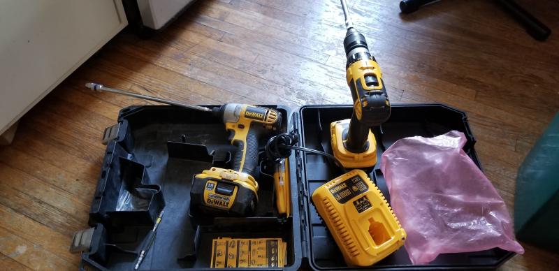 DEWALT ATOMIC 20V MAX 2-Tool Brushless Cordless Compact Drill/Driver &  Impact Driver Combo Kit with (2) 2.0 Ah Batteries & Charger - Rogers &  Tenbrook