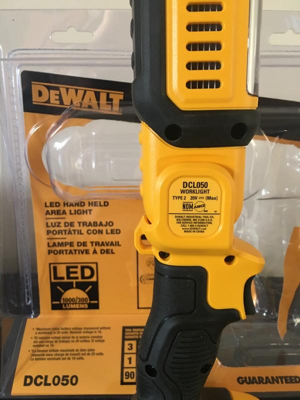 DEWALT - Lampe LED XR 18V - DCL050-XJ - Lampe à Faisceau yellow