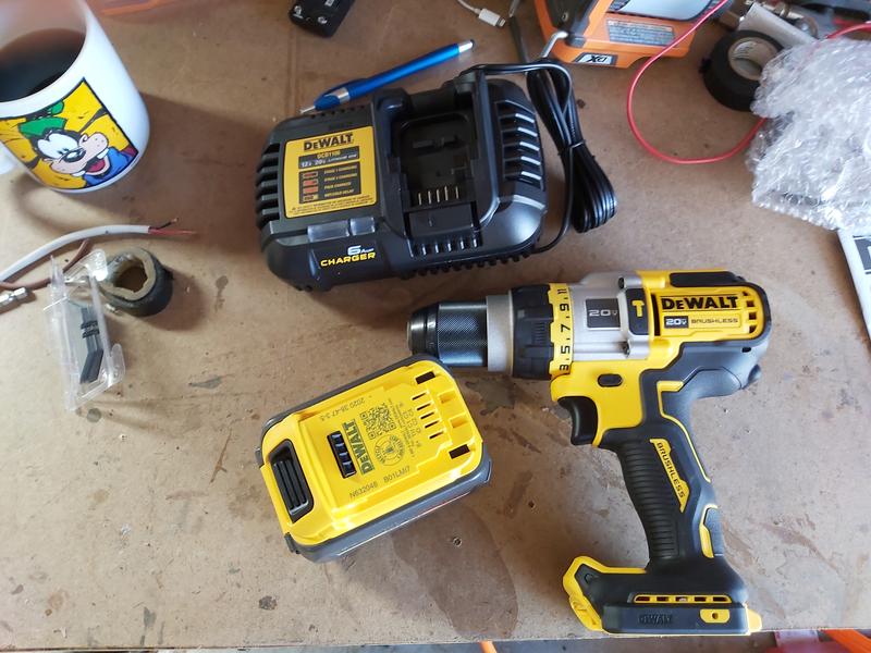 20V MAX* 1/2 in. Brushless Cordless Hammer Drill/Driver with