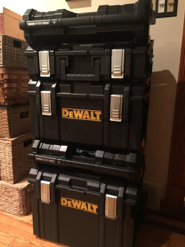 ToughSystem® Radio + Charger | DEWALT