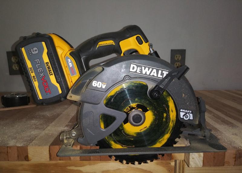 ▷ Sierra Circular Dewalt DCS578T2-B2