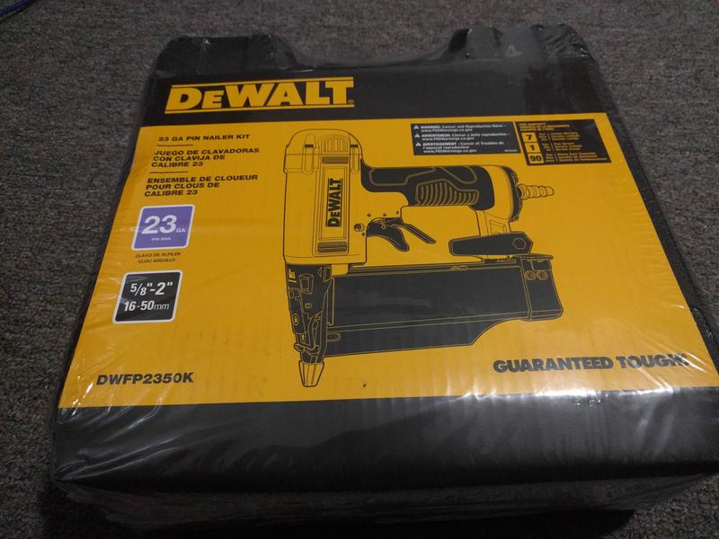  DEWALT Clavadora de pasadores, calibre 23, 2 pulgadas  (DWFP2350K) : Herramientas y Mejoras del Hogar