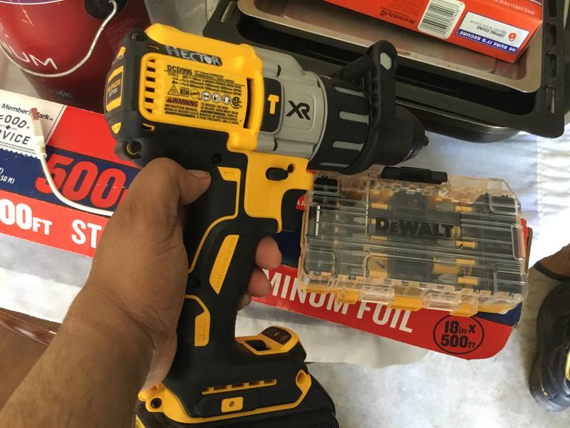 20V MAX XR 1 2 in. Brushless Cordless Hammer Drill Driver with