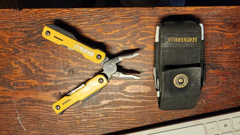 DeWALT 16 in 1 Multi Toot & Folding Pocket Knife Gift Set Stainless Steel  New