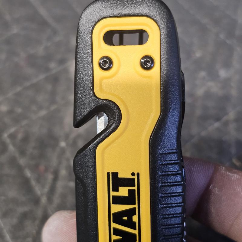 gut hook for quick stripping of wire or cutting twine without opening the blade