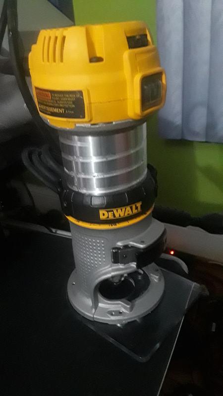 Fresadora De Mano Dewalt Dwp611 Rebajadora Madera Router Tup