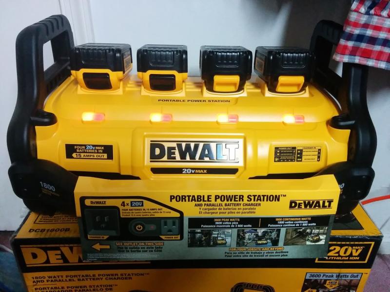 DEWALT 20 V Lithium ion Battery Charger Station in the Power Tool