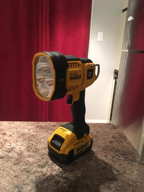 DEWALT DCL043 Jobsite LED Spotlight | Canadian Tire