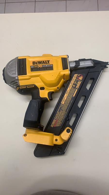 DeWalt 20V MAX Cordless 30 deg. Paper Collated Framing Nailer