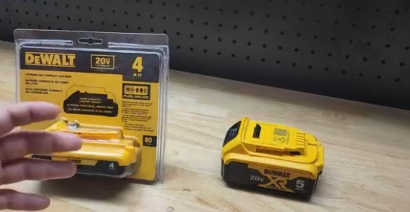 Dewalt DCB240 (1) 20V MAX 4 Ah Compact Lithium-Ion Battery