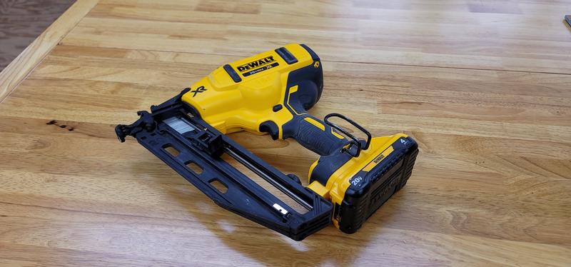 DEWALT 20V MAX Heat Gun with Compact 4Ah Battery Starter Kit Bundle  DCB240C-DCE530B from DEWALT - Acme Tools