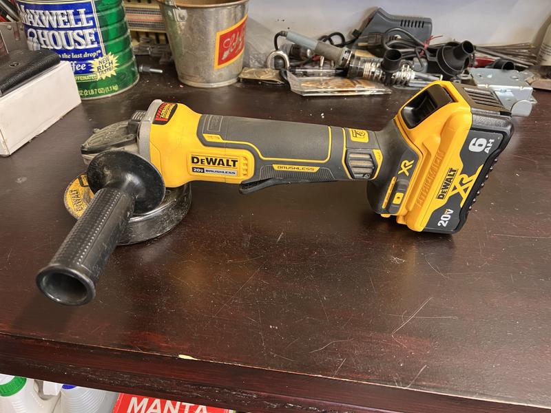 thumbnail image 2 of DEWALT 20V MAX Lithium-Ion Battery And Charger Starter Kit – 6.0Ah & 4.0Ah DCB2460C 2 of 3
