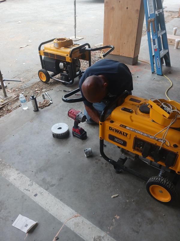 4000 WATT PORTABLE GAS GENERATOR DEWALT