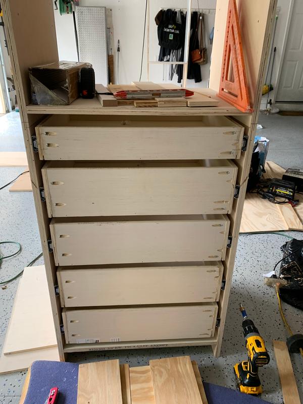 Building drawers for cabinets