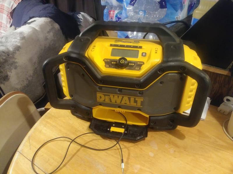 Bluetooth Charger Radio DEWALT