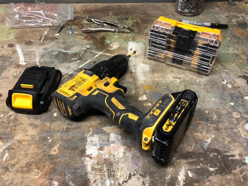 DEWALT DCD777C2 20-volt Max 1/2-in Brushless Cordless Drill (2-Batteries  Included and Charger Included)