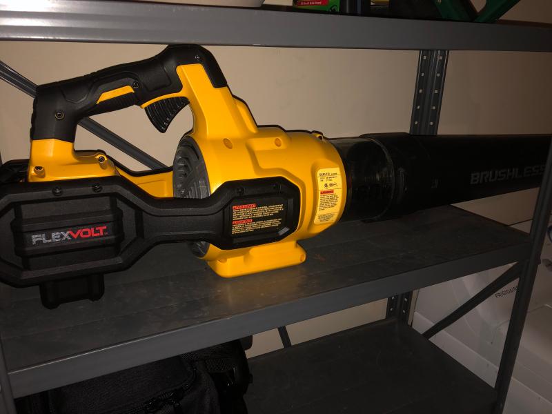 DEWALT FLEXVOLT 60V MAX Brushless Handheld Axial Cordless Blower Kit with  FLEXVOLT 9Ah Battery & Charger - Town Hardware & General Store