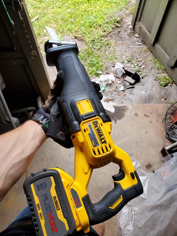 La scie sabre DEWALT DCS389 XR FLEXVOLT 2.0 : pour augmenter votre