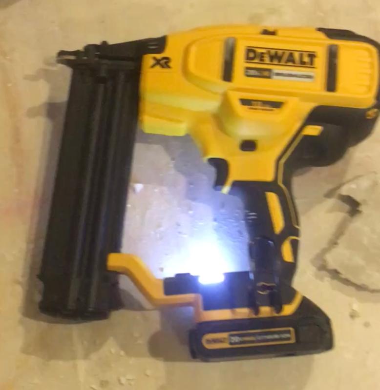 Dewalt DC608 18V Cordless 18GA. Brad Nailer w/ Battery (Excellent Working)  ,Case