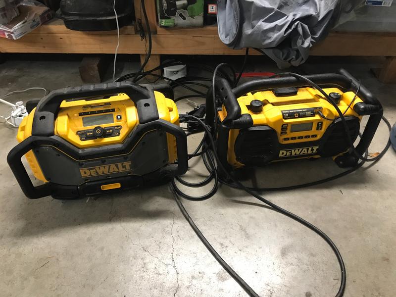 ② Radio dewalt 18v chargeur Bluetooth — Outillage